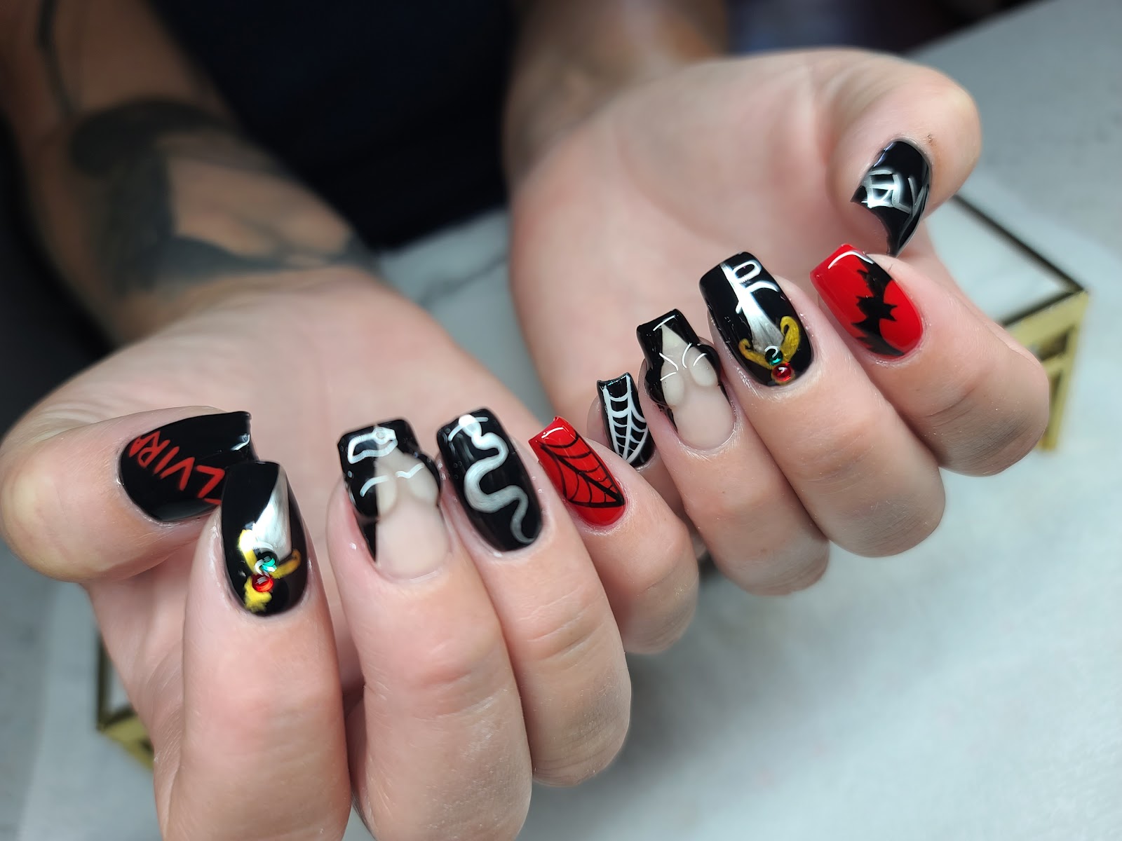 PozhVibe Beauty Studio nail photo 6